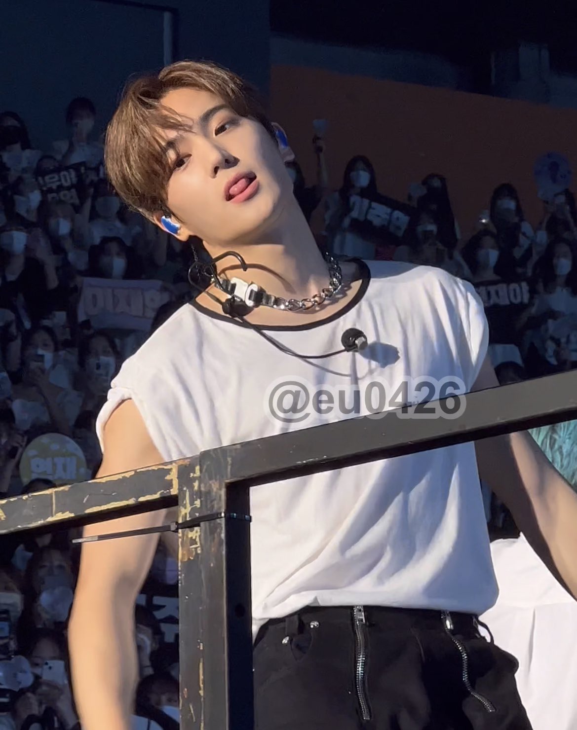 [잡담] 덥즈 영훈 현재 지금 콘서트 폰카짤인데 | 인스티즈