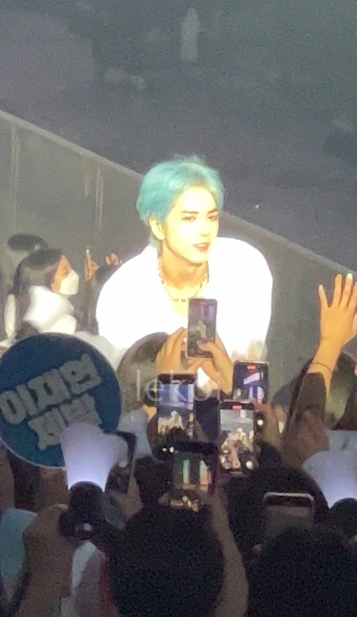 [잡담] 더보이즈 영훈 저 극악무도한 조명에서 살아남네 | 인스티즈