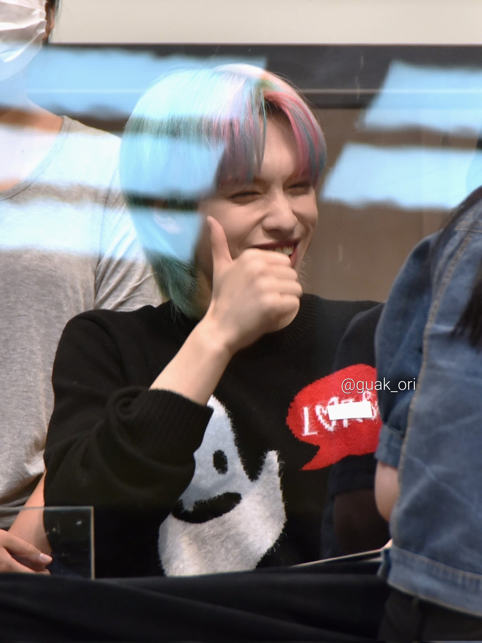 [잡담] 밴드 좋아하는 사람은 당장 이 잘생긴 애기롹스타도 알아줘,,, | 인스티즈