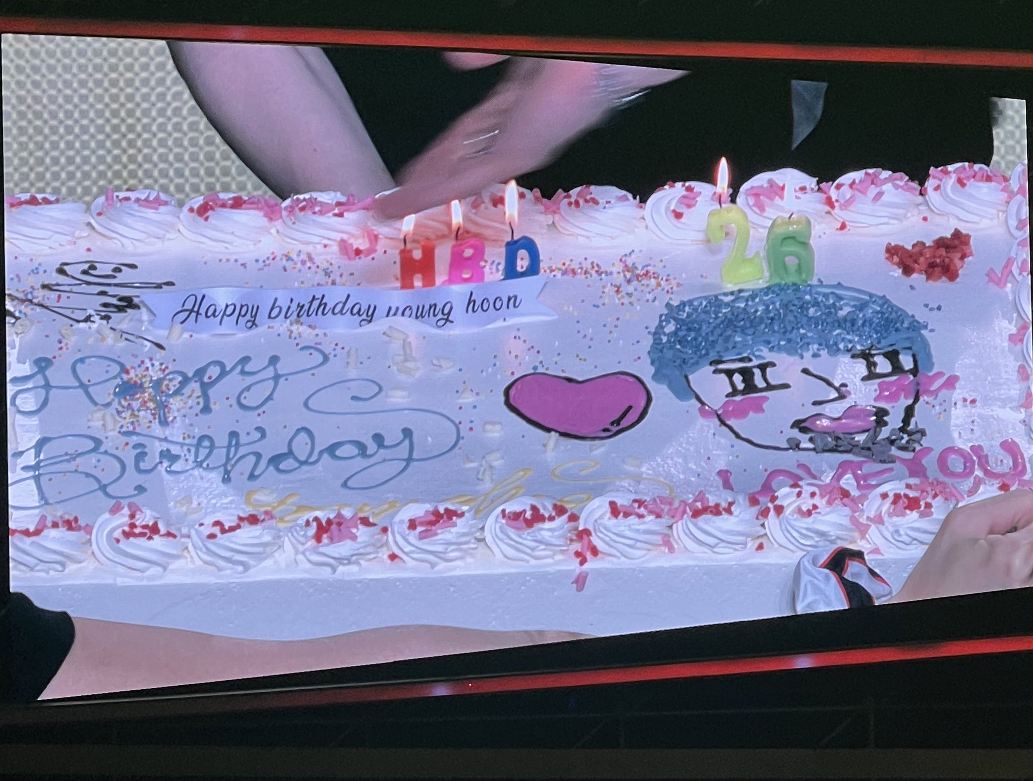 [잡담] 더보이즈 영훈 내일 생일이라 콘서트도중 멤버들이 꾸민 케이크 받음ㅋㅋㅋㅋ | 인스티즈