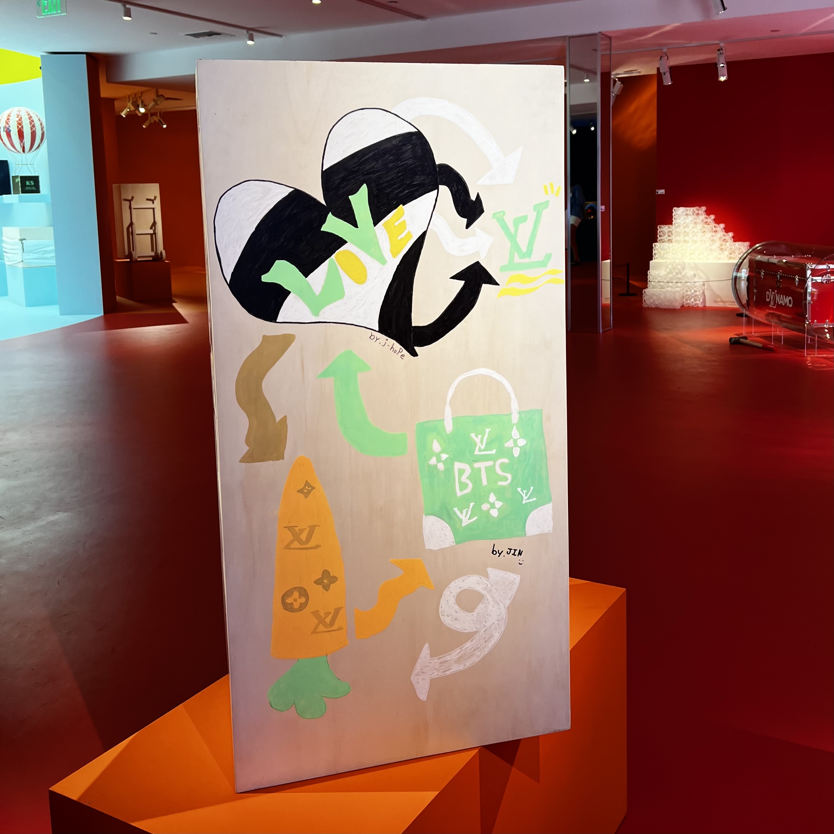 [잡담] 방탄소년단이 디자인한 루이비통 트렁크 보고왔엉 40 | 인스티즈