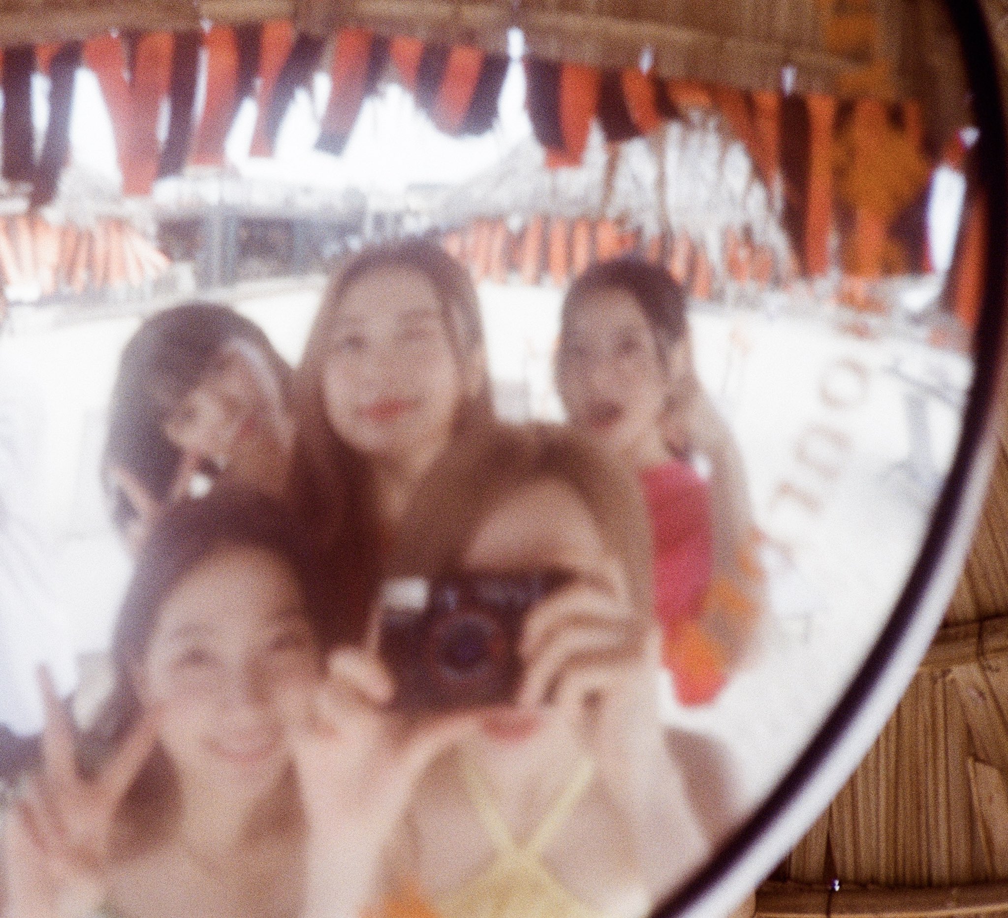 [잡담] 팬덤명 뜬 지 세시간째... 너무 예뻐서 아직 혼자 난리치는 중... | 인스티즈