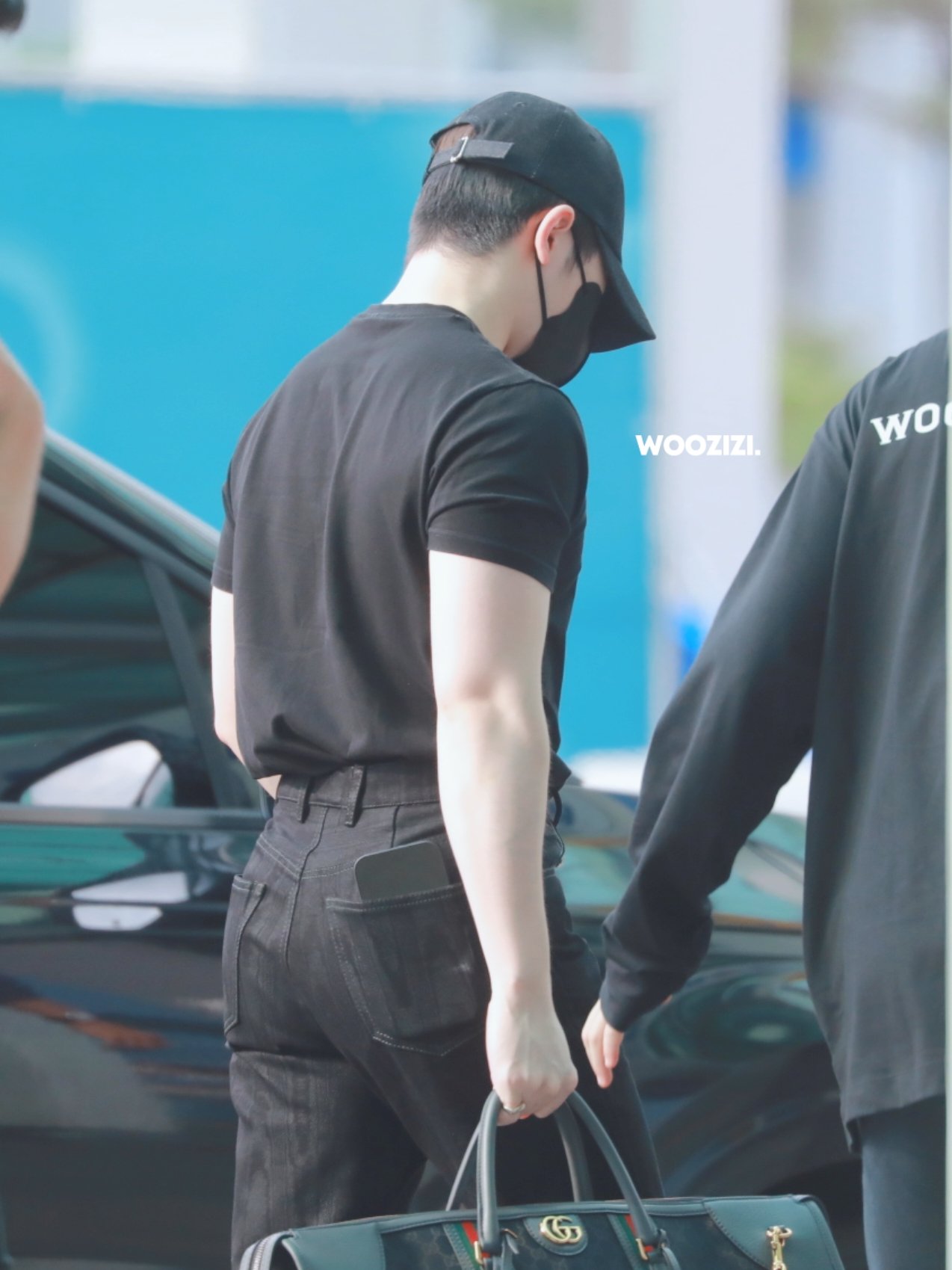 [잡담] 우지 ㄹㅇ 흰둥이… 너무 하얘 | 인스티즈