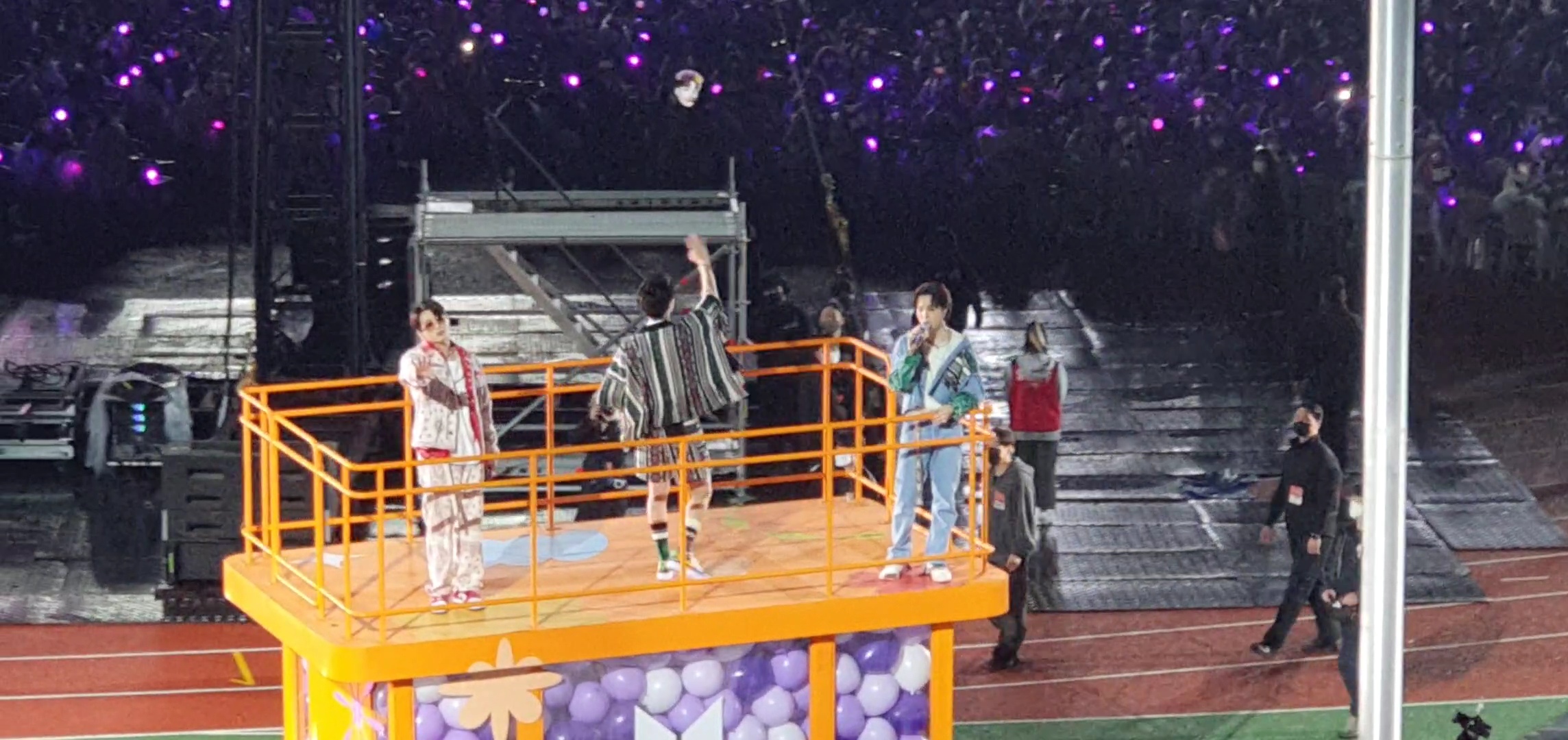 [잡담] 뭐야 시야 공유중이야? 2층이랑 그라 | 인스티즈