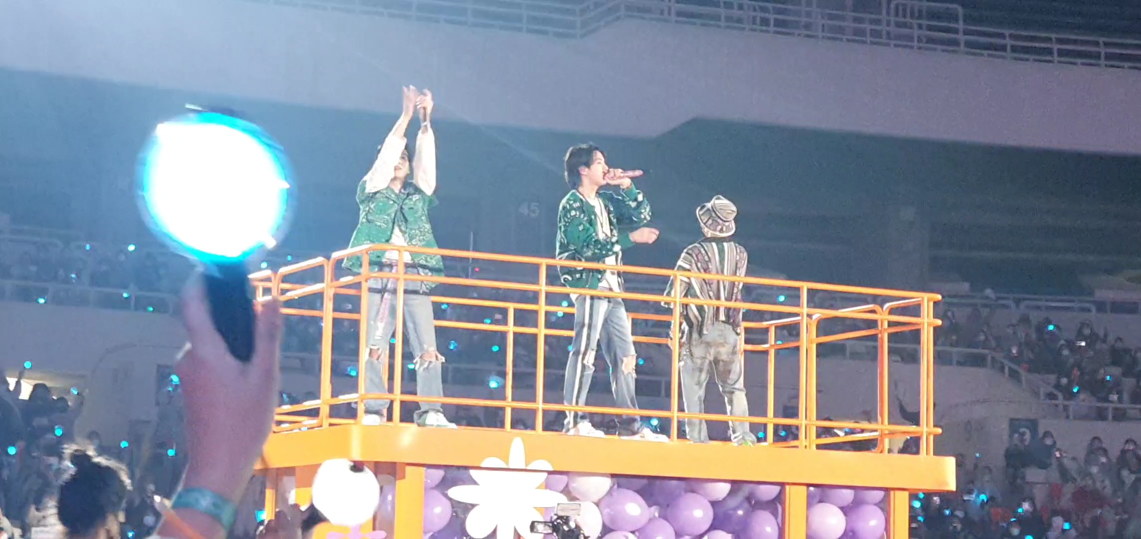 [잡담] 뭐야 시야 공유중이야? 2층이랑 그라 | 인스티즈