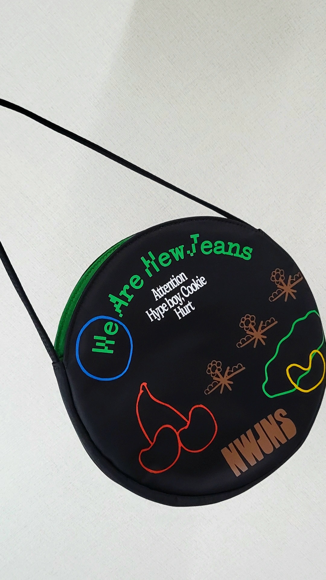 [잡담] 뉴진스 한정판 가방 앨범 검정색 실물이 미쳤다... | 인스티즈