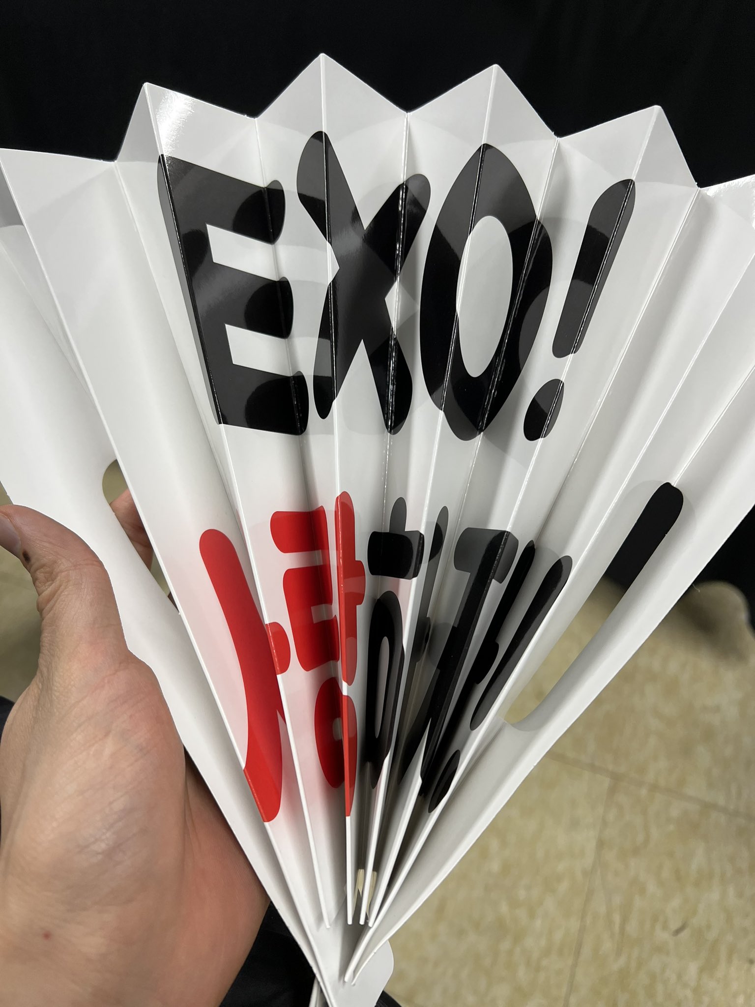 [잡담] 엑소 팬들 클래퍼 처음 받아본 티 난거 진짜 개웃겼다고 | 인스티즈