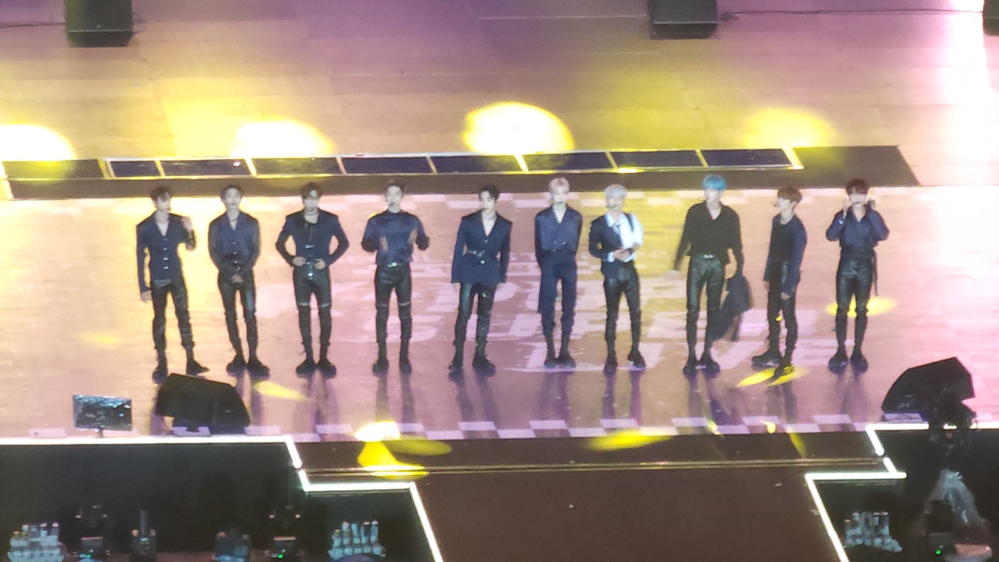 [잡담] 오늘 페스타 더보이즈 단체 폰찍 보는데 비율봐 | 인스티즈