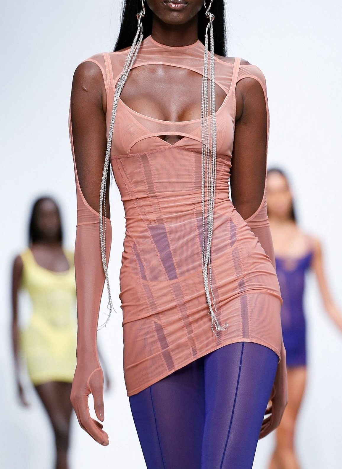 [잡담] 로제가 입은 옷 부라자 리폼한줄 | 인스티즈