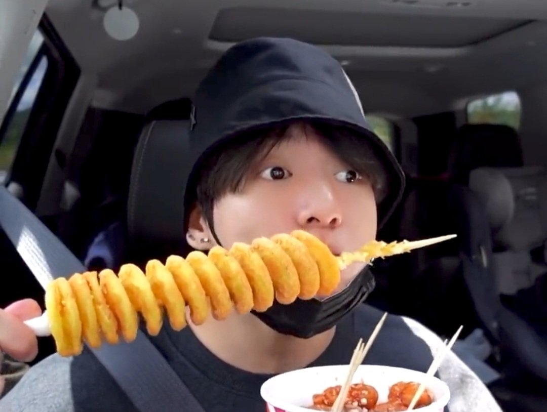 [잡담] 나 진짜 방탄정국이 먹는 이렇게 튼실한 회오리감자 못봤음 | 인스티즈