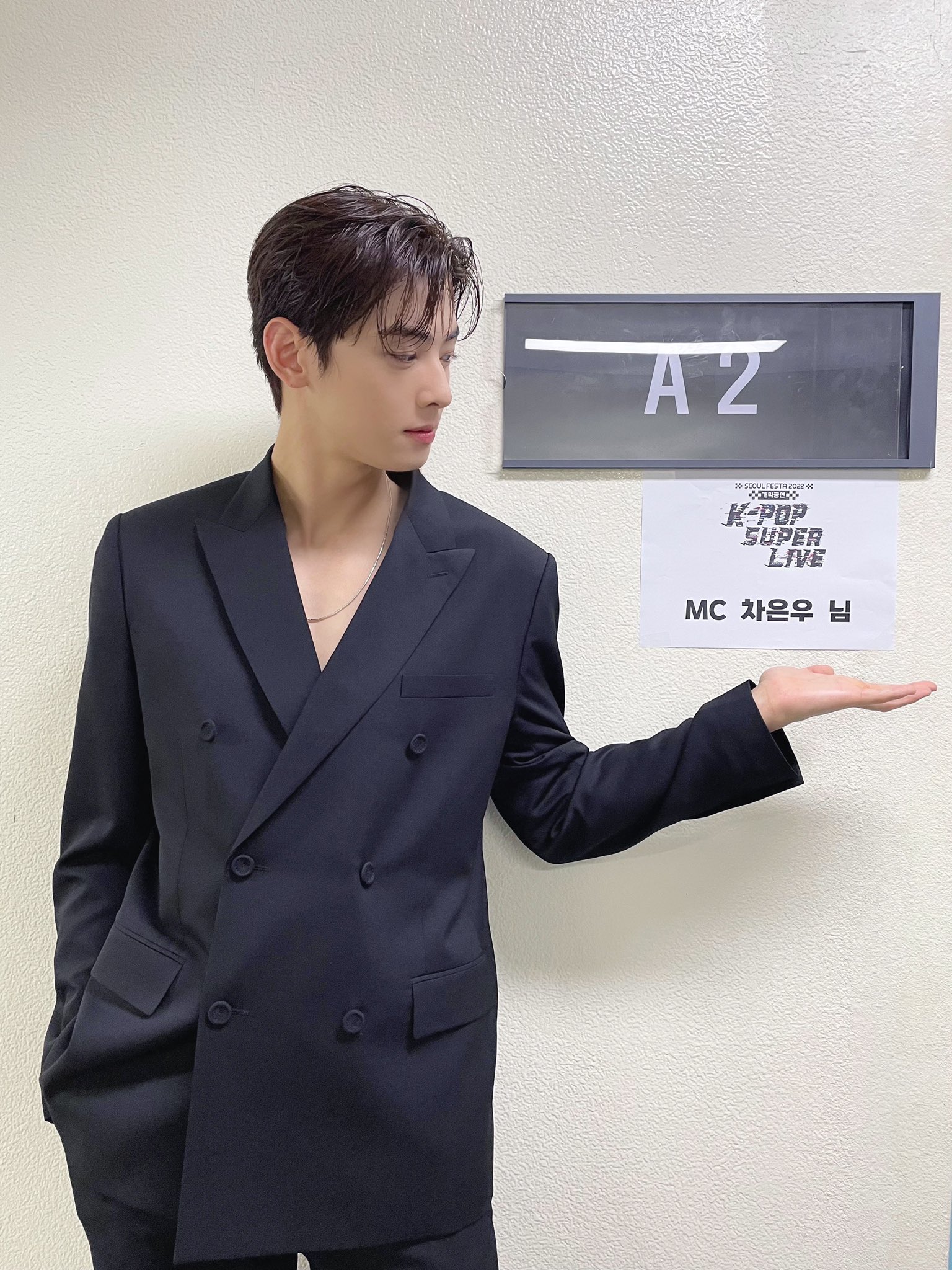 [잡담] 정도가 너무 심하게 잘생긴 거 아님 ? | 인스티즈