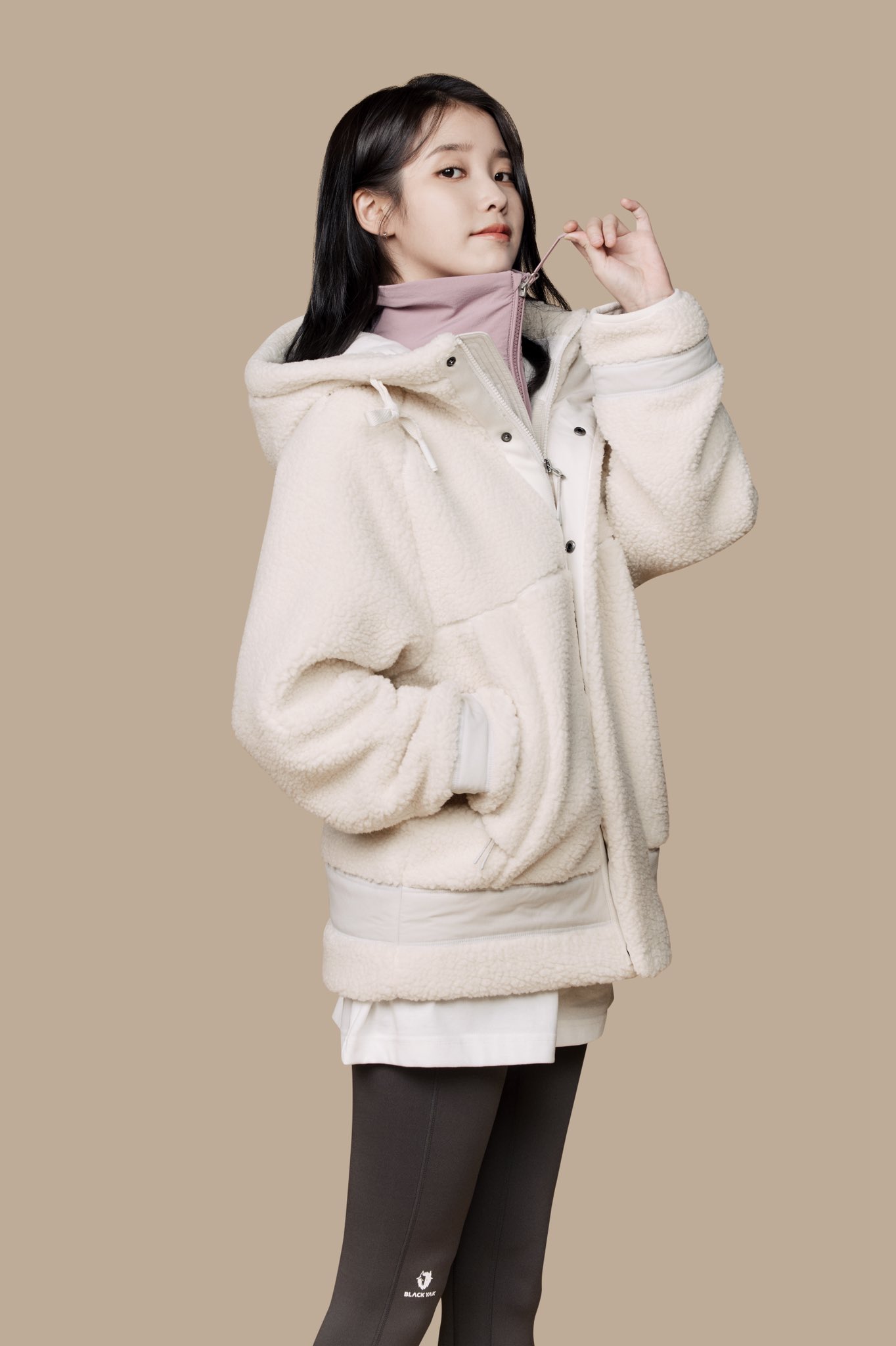 [잡담] 아이유 왜 또 어려졌어 | 인스티즈