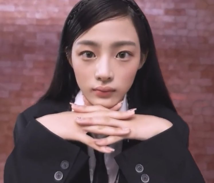 [잡담] 뉴진스 민지 강아지 vs 곰돌이 뭘 더 닮았어??? | 인스티즈