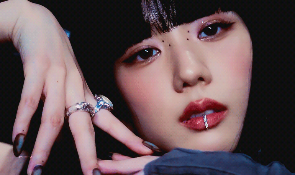 [잡담] 지수 오늘 티저 그 장면 움짤모아봤어 | 인스티즈