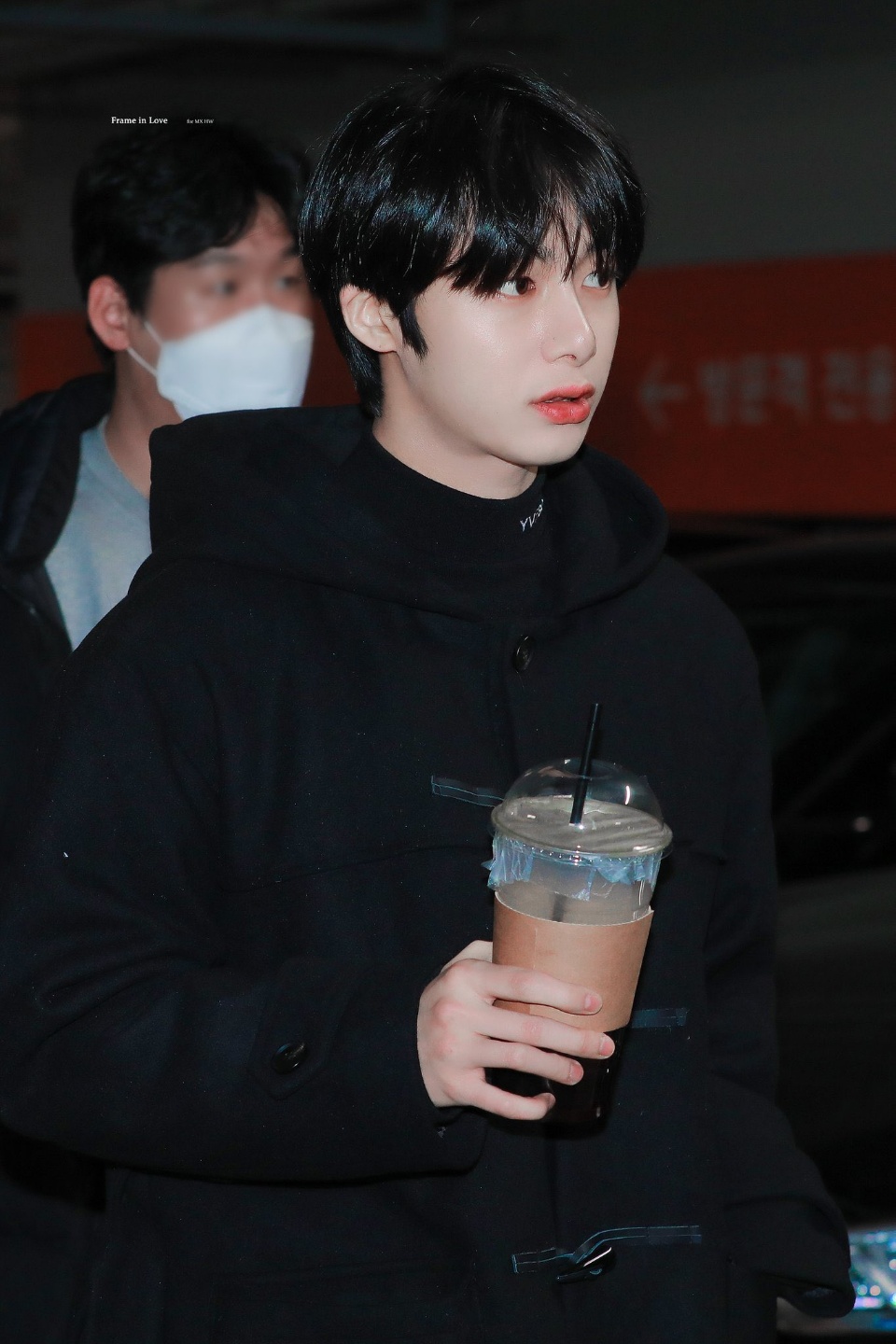 [잡담] 근데 형원이는 화이트보다 블랙이 더 잘 어울리는 편 | 인스티즈