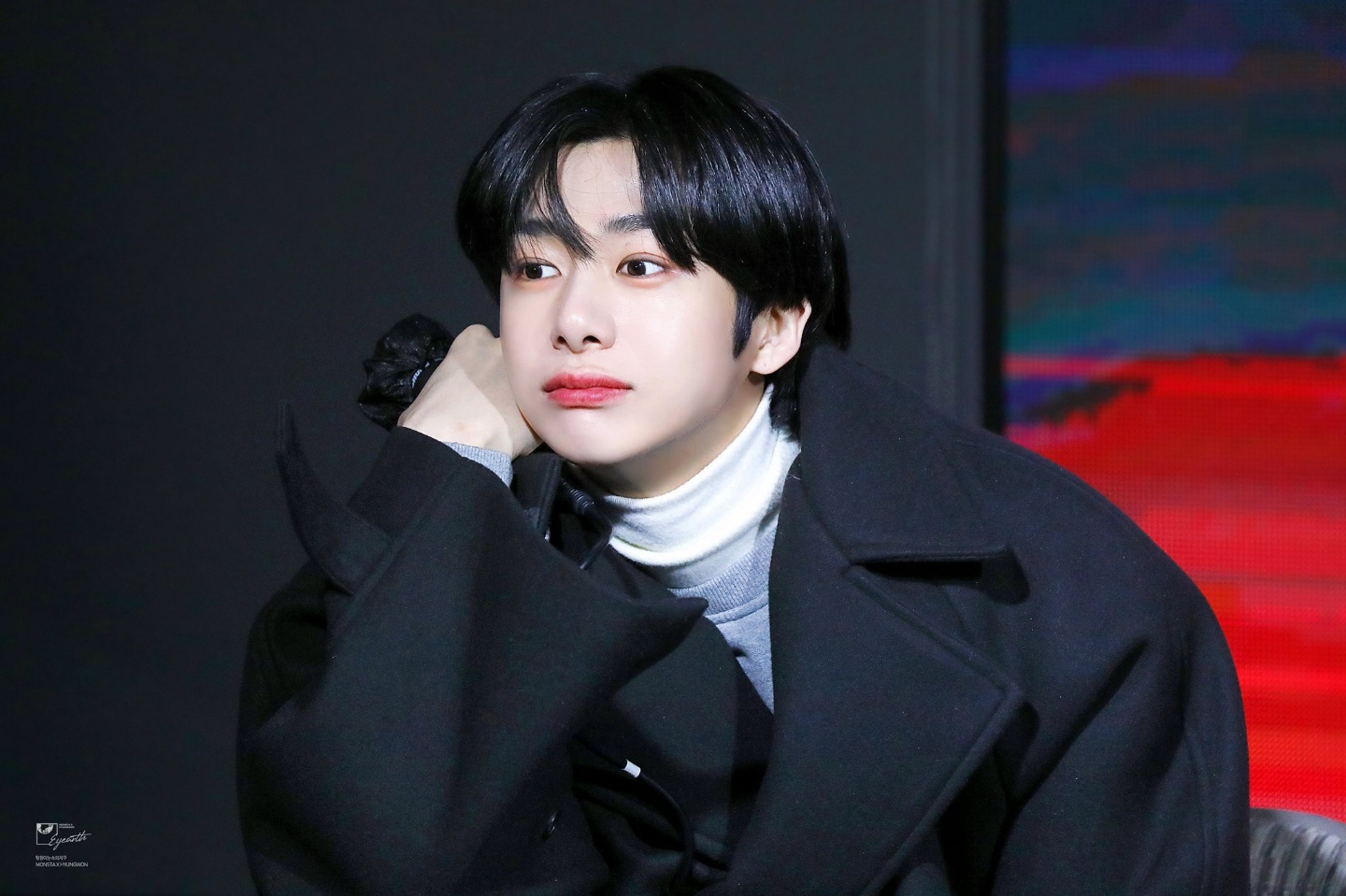 [잡담] 근데 형원이는 화이트보다 블랙이 더 잘 어울리는 편 | 인스티즈