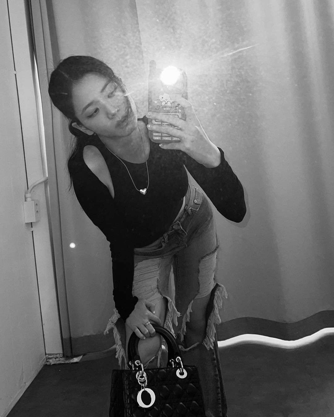 [잡담] 지수 같은 날인데 분위기 차이 봐 | 인스티즈