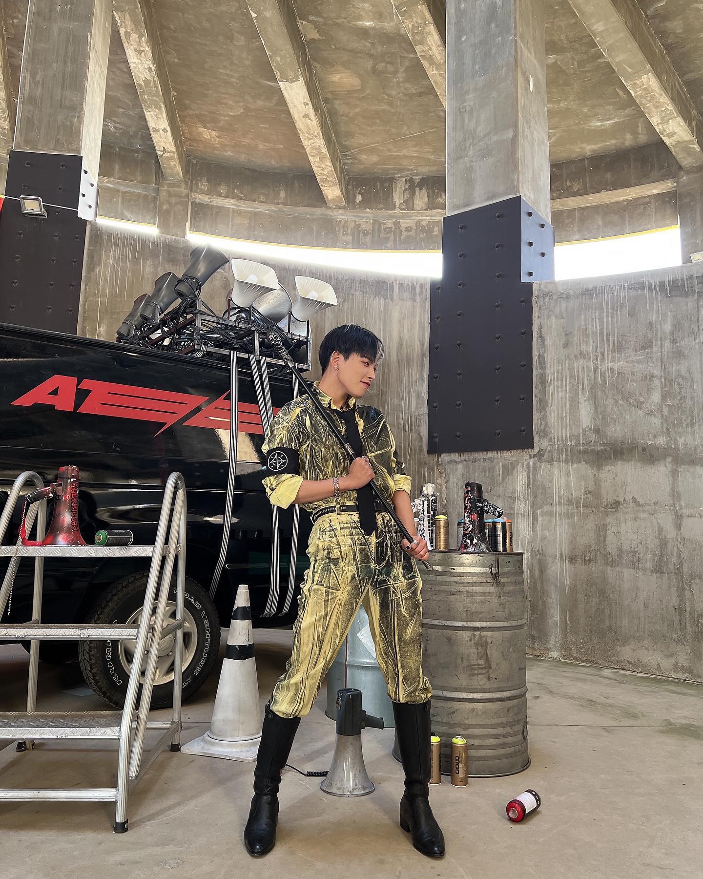 [잡담] 방금 뜬 에이티즈 홍중 인스타 사진 | 인스티즈