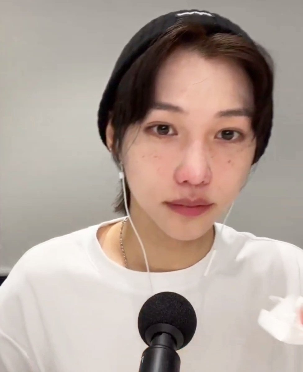 [잡담] 가끔 얘 얼굴에 복근이 존재한다는게 안믿길 때가 있어.. | 인스티즈