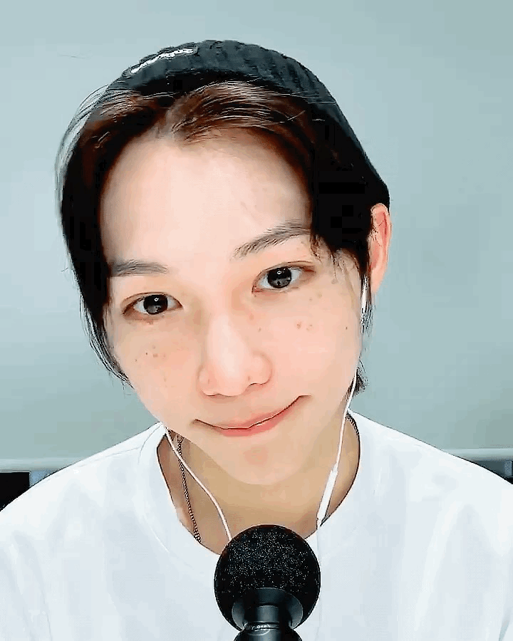 [잡담] 가끔 얘 얼굴에 복근이 존재한다는게 안믿길 때가 있어.. | 인스티즈