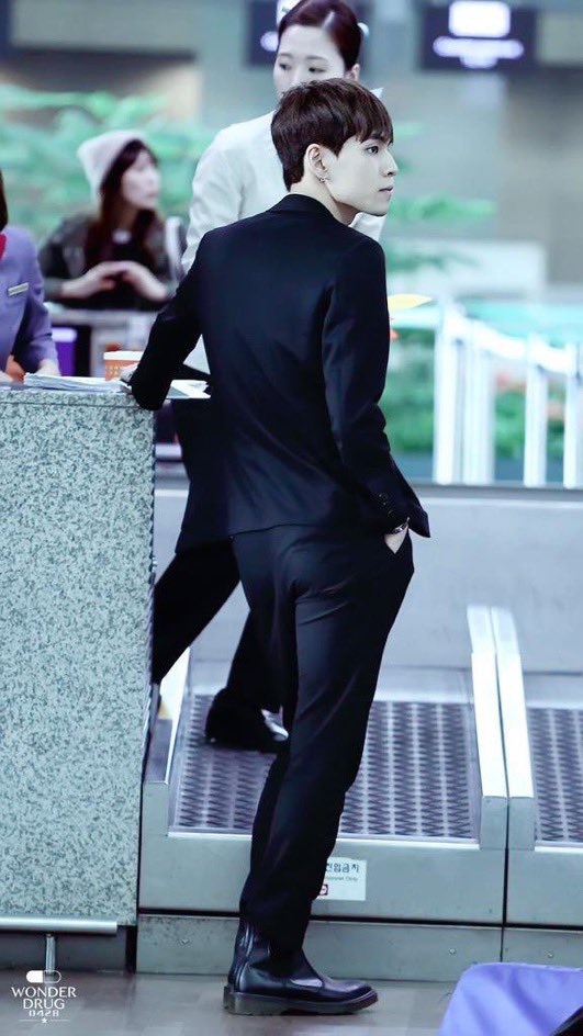 [잡담] 원필 데뷔초랑 지금 이미지 차이 개쩌는거 너무 좋다.. | 인스티즈