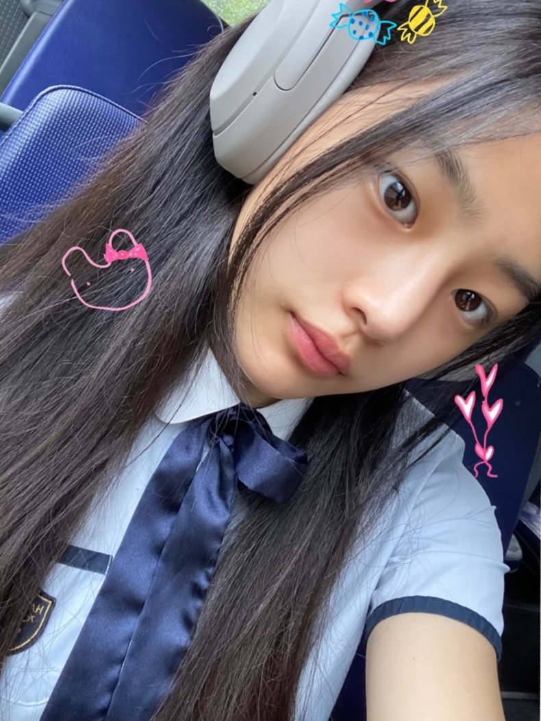 [잡담] 뉴진스 민지 이사진에서 헤드폰 어디껀지 아는사람? | 인스티즈