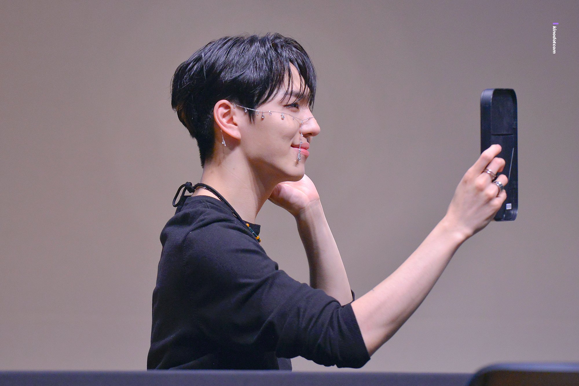 [잡담] 페이스 체인 두른 키노 너무 잘생겼는데 ? | 인스티즈