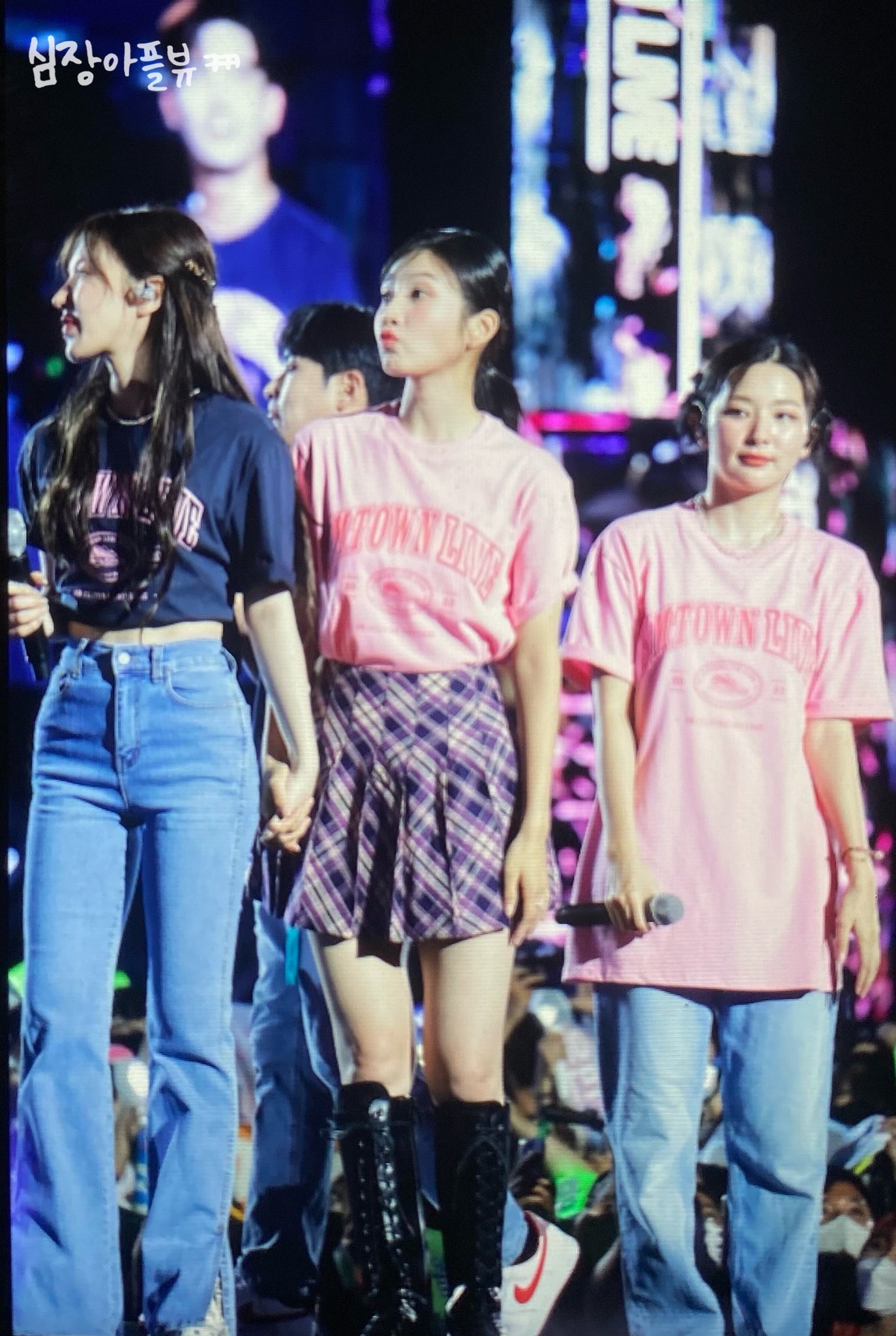 [잡담] 슴콘 웬디가 조이 손 꼭 잡고 다니는거 왤케 귀여움? | 인스티즈