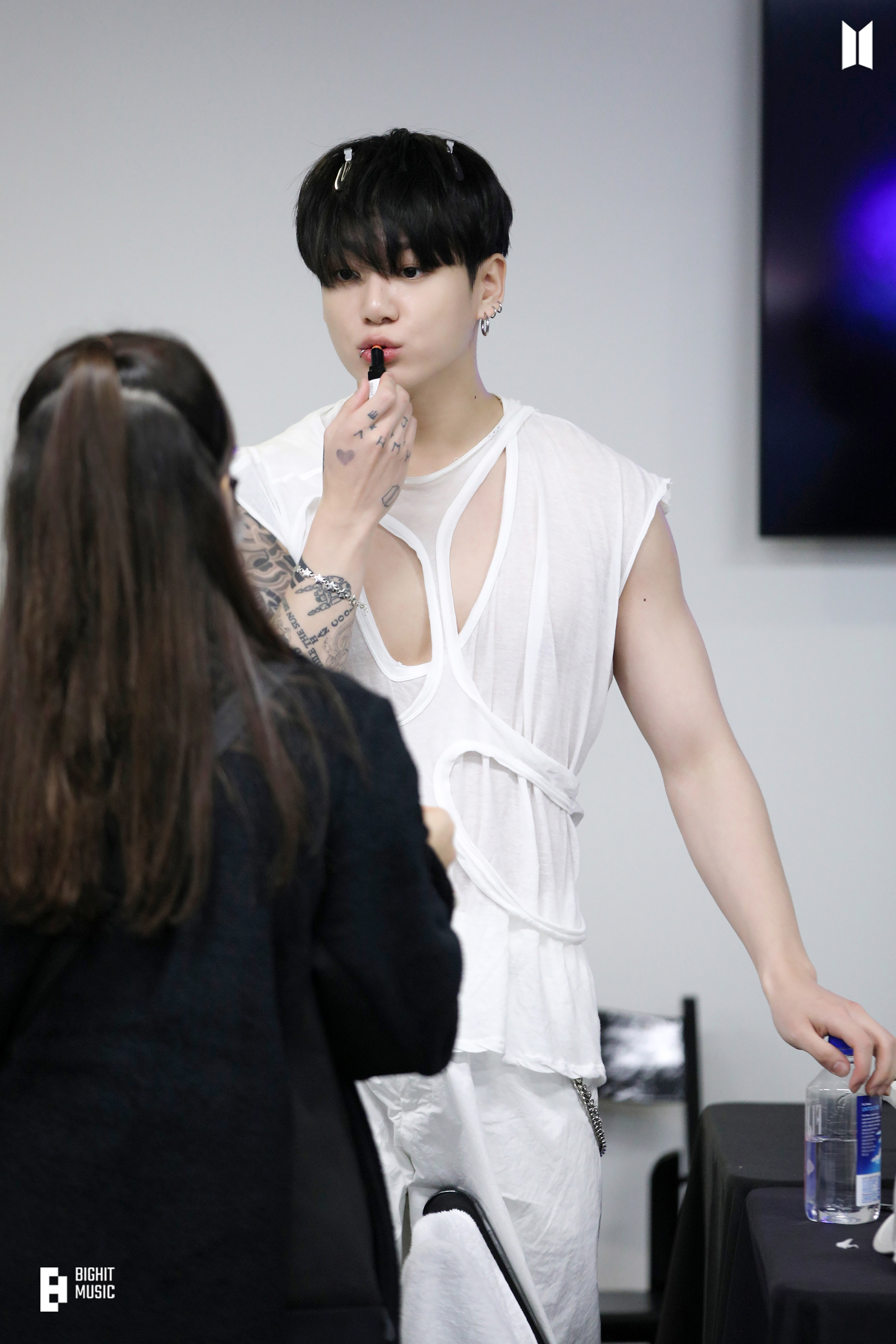 [잡담] 방탄 정국 피어싱 타투 가득한데 어이없다 | 인스티즈