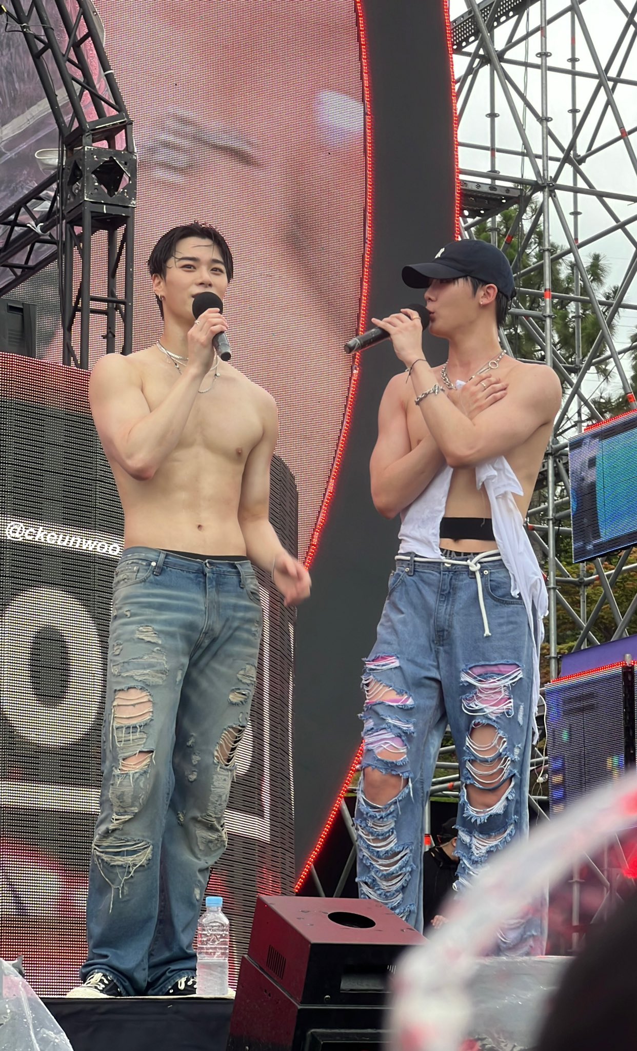 [잡담] (후방주의) 아스트로 문빈 산하 워터밤 때 왜 남자들도 흥분 했었다는지 납득 완료 | 인스티즈