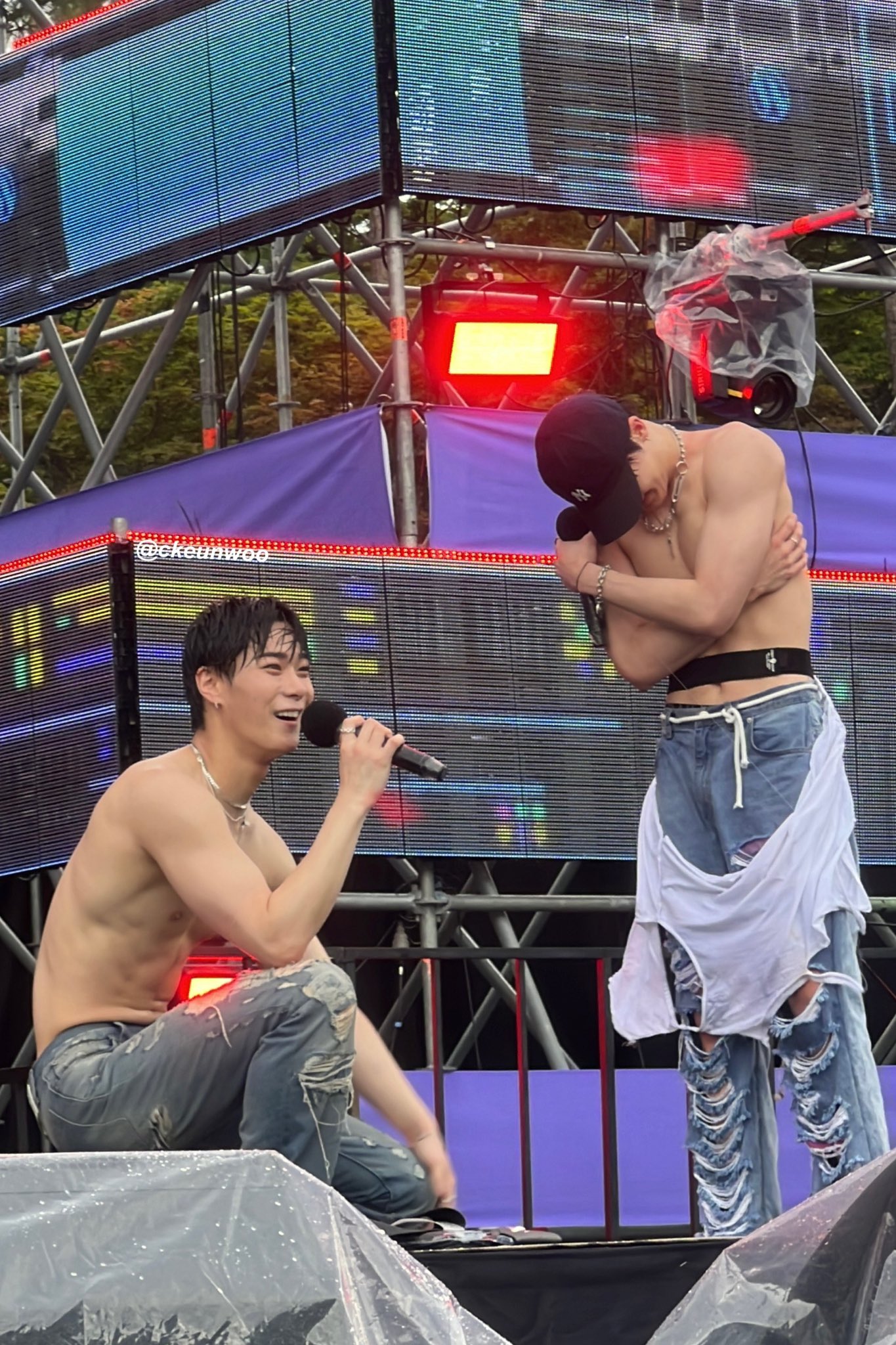 [잡담] (후방주의) 아스트로 문빈 산하 워터밤 때 왜 남자들도 흥분 했었다는지 납득 완료 | 인스티즈