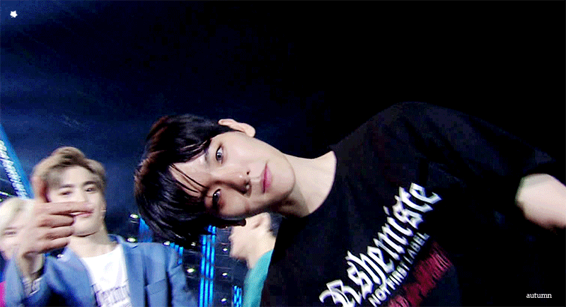 [잡담] 근데 백현 혼자서 월투 도는거 진짜 갓이다.. | 인스티즈