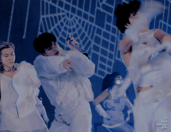 [잡담] 빅히트 방탄 콘서트 영상에 푸른끼 필터 넣은거 | 인스티즈