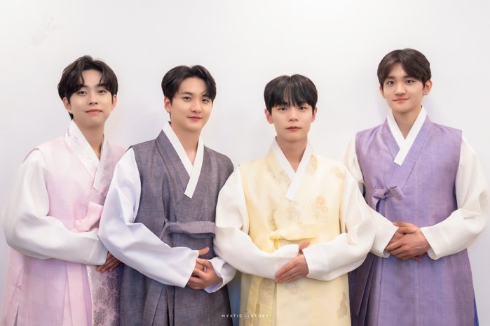 [잡담] 얘들아 ㅠ 아이돌 아니어도 한복 입고 추석인사 한다.... | 인스티즈