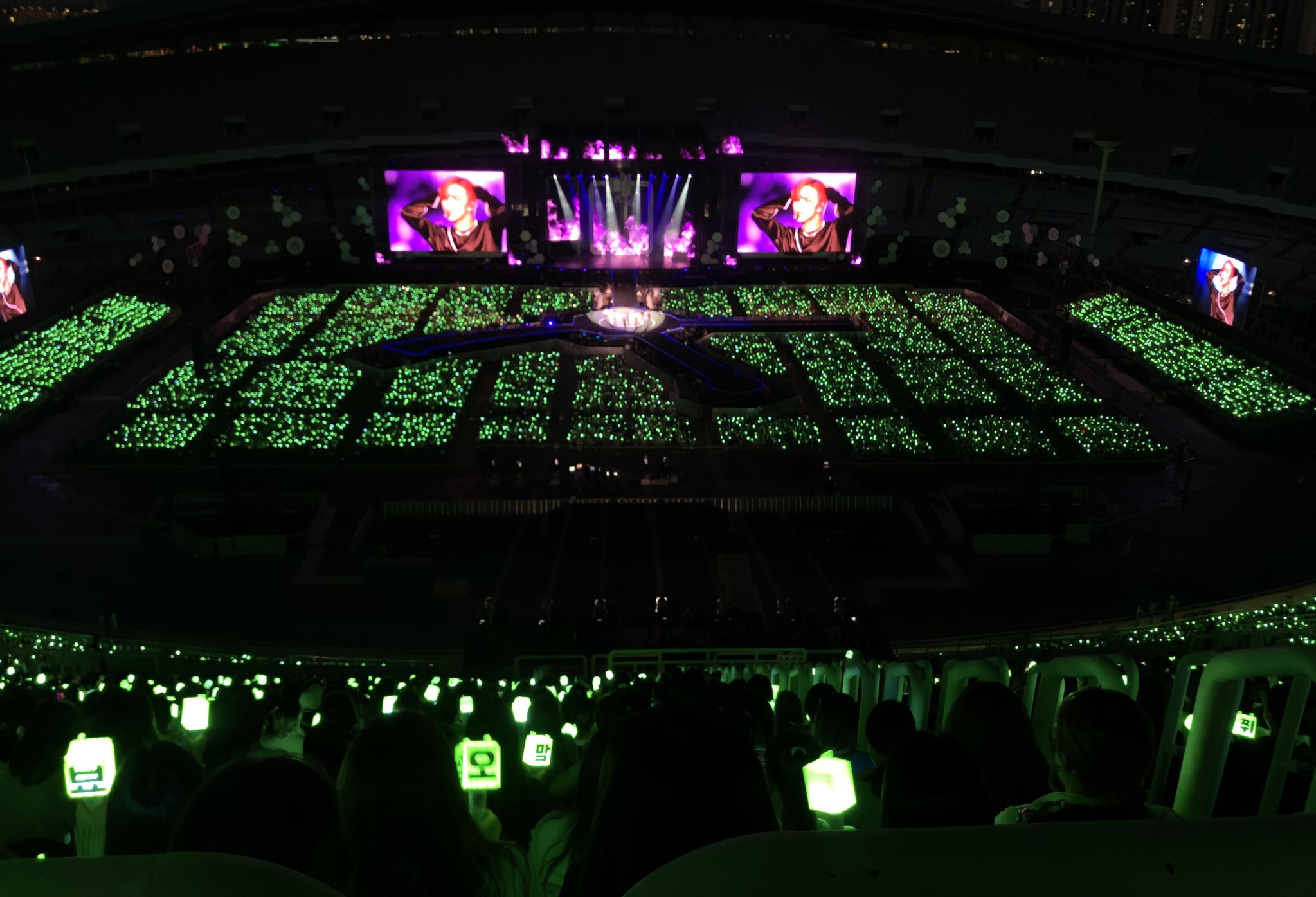 [잡담] 예전 엑소 잠실콘때 엔드림 왔었는데 그때는 나중에 본인들이 그 무대에 서게 되리라곤 상상도 못했겠지 | 인스티즈