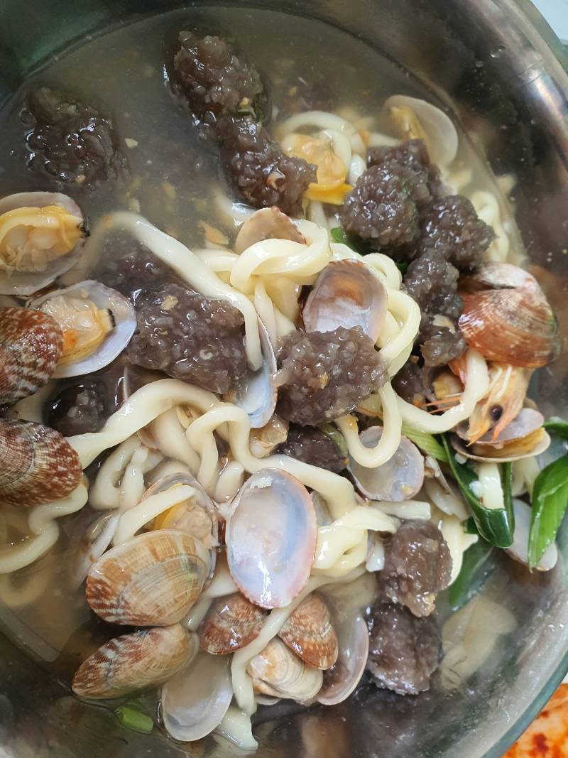 나 지금 맛있는 거 먹고 있어 | 인스티즈