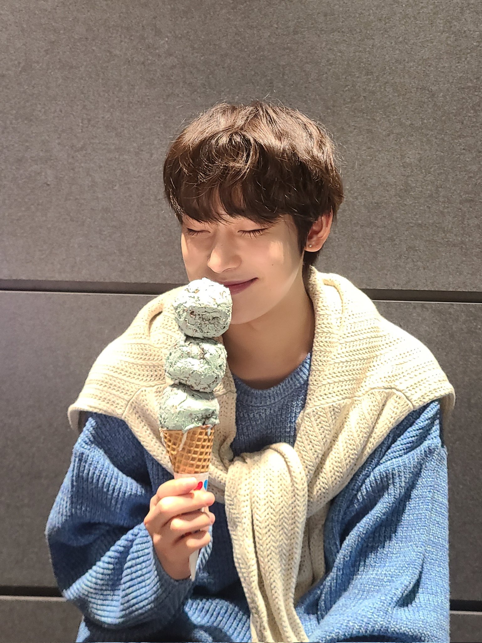 [잡담] 와 얘 속눈썹 길이 진짜 길다.. | 인스티즈