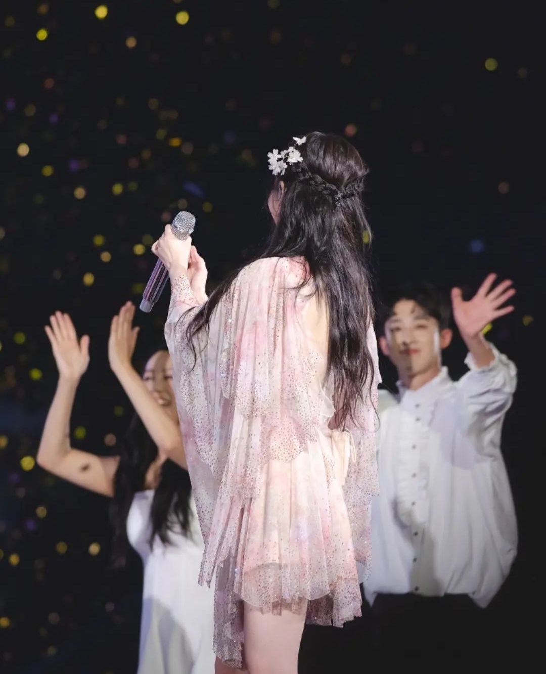 [잡담] 이번 아이유 콘서트 무대장치도 ㄹㅈㄷ였지만 더 ㄹㅈㄷ인건 | 인스티즈