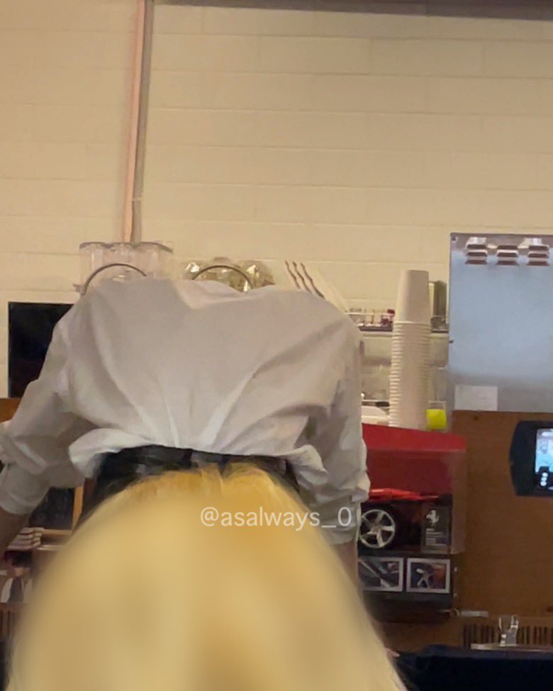 [잡담] 도영 어깨랑 허리가 어떻게 이런? | 인스티즈