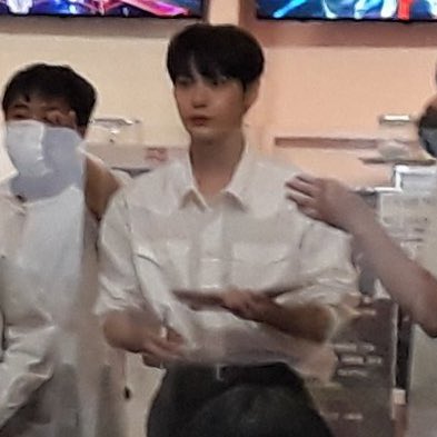 [잡담] 도영 어깨랑 허리가 어떻게 이런? | 인스티즈