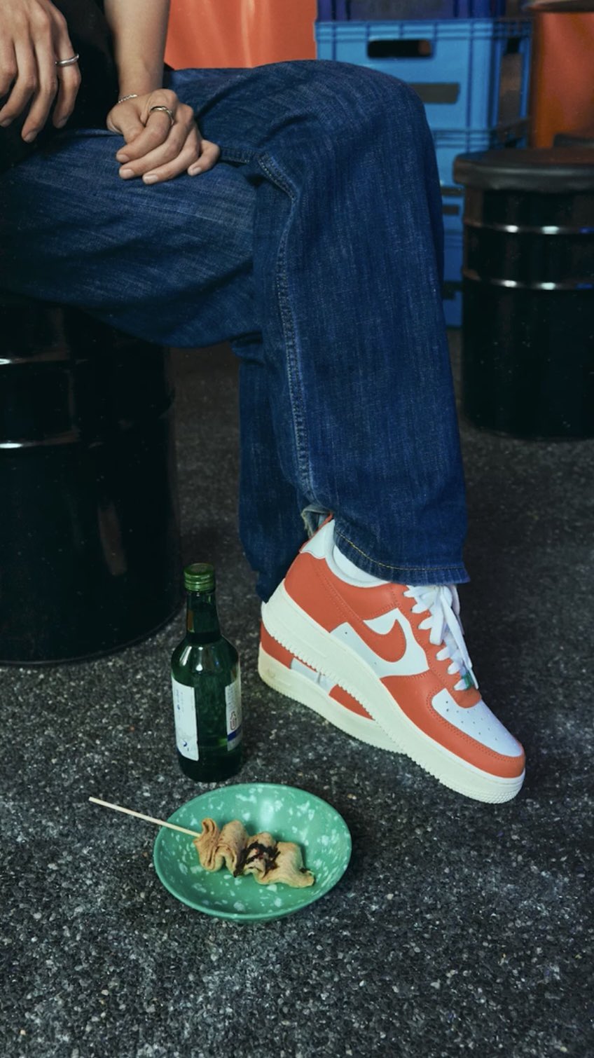 [잡담] 아 개웃기다 나이키 스니커즈 5주년 기념 에어포스 이름이 '포장마차' 소개하는 사람 | 인스티즈