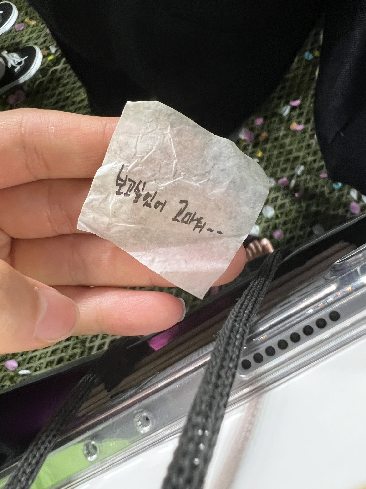 [잡담] 아이유 콘서트에 해찬 컨페티 있었나봨ㅋㅋㅋㅋㅋㅋ | 인스티즈