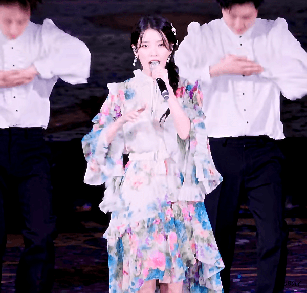 [잡담] 아이유 요정 아니야? | 인스티즈