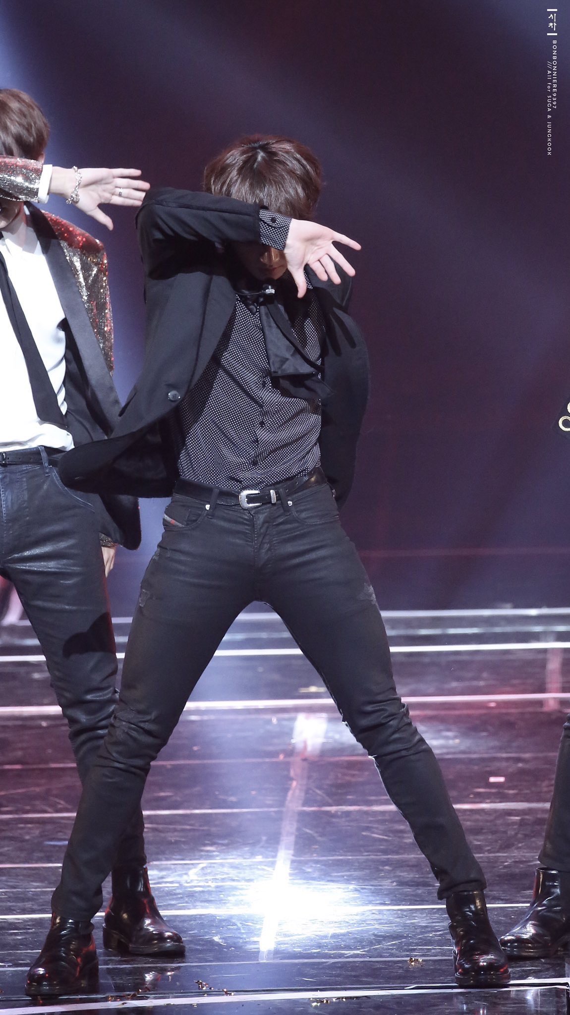 [잡담] 방탄 정국 몸매는 창조주가 공들여 빚은 것 같아 | 인스티즈