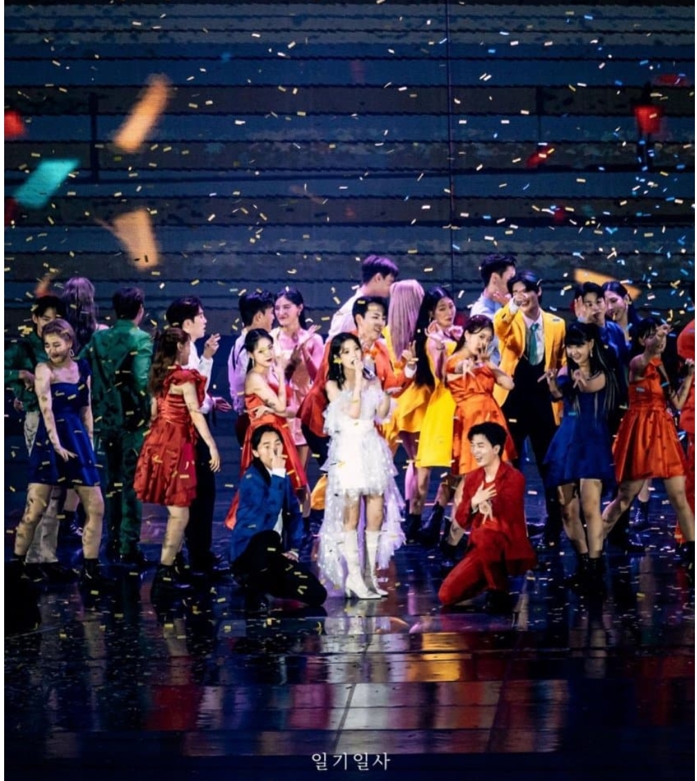 [잡담] 아이유 주연으로 라라랜드같은 영화하나 찍자 | 인스티즈