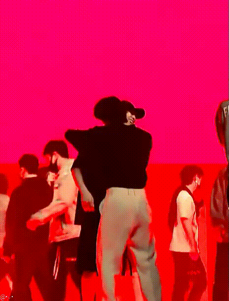 [잡담] 방탄은 좋겠다 갑자기 무대 들어가서 뽀뽀해도 | 인스티즈