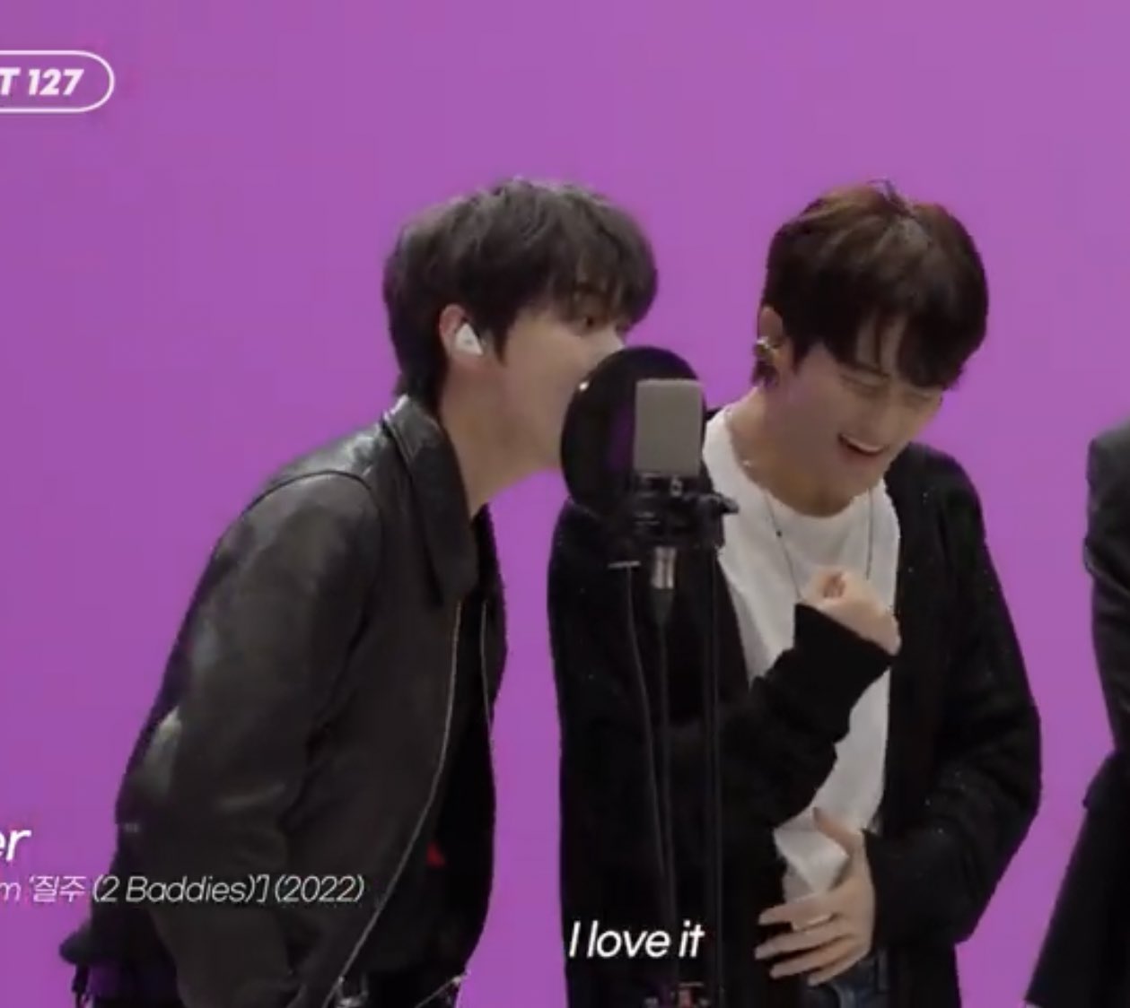 [잡담] 아 도영 옆에 잇는 마크 표정 내 웃음버튼 됨 | 인스티즈