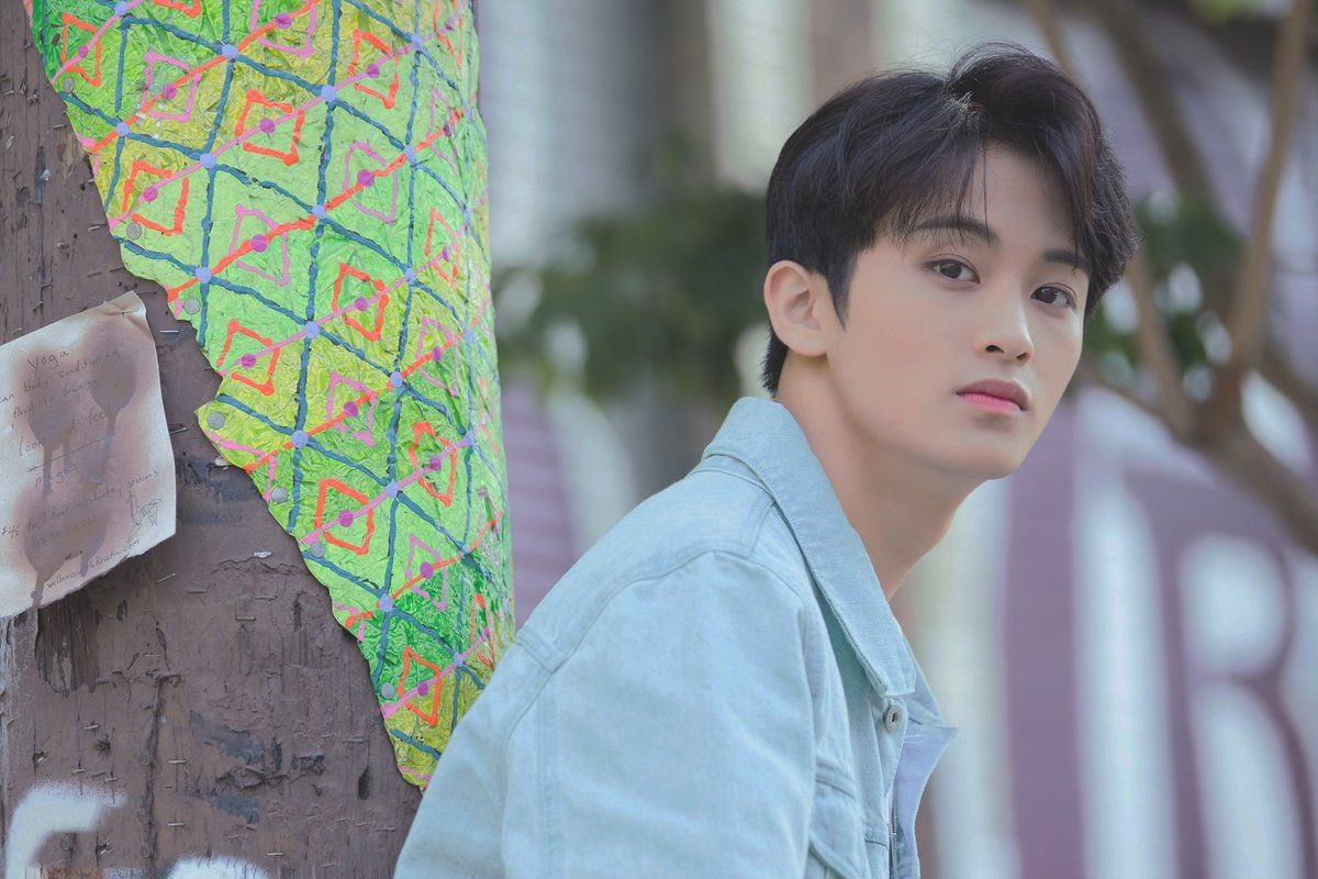 [잡담] 마크는 진짜 어두운 머리색이 찰떡인 거 같아 | 인스티즈