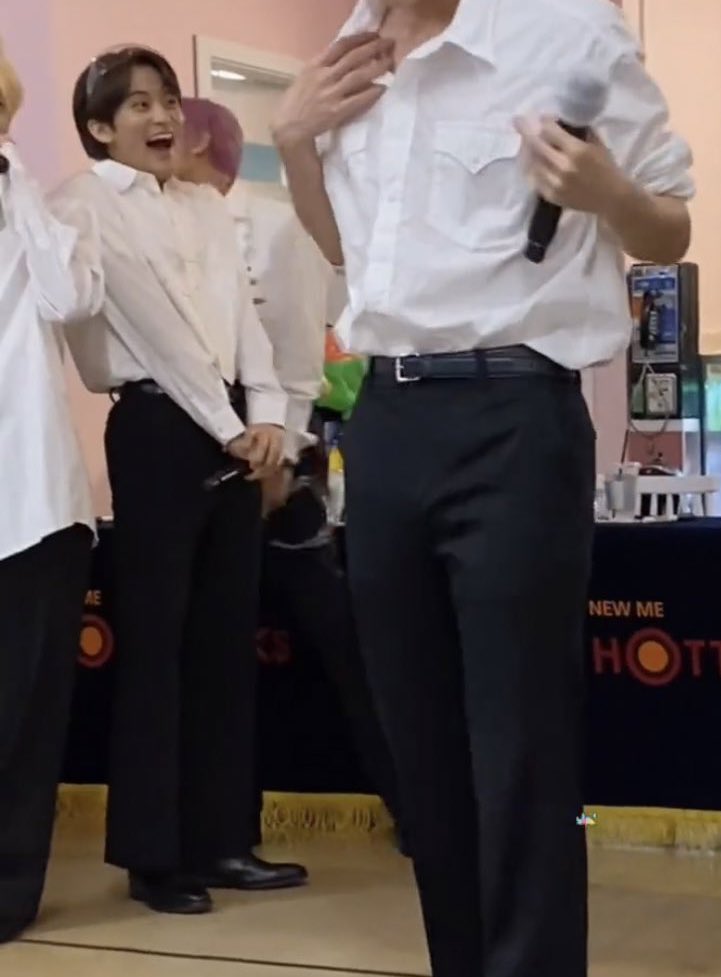 [잡담] 김도영 섹시댄스 구경하는 마크 표정 개웃김 ㅋㅋㅋㅋ | 인스티즈