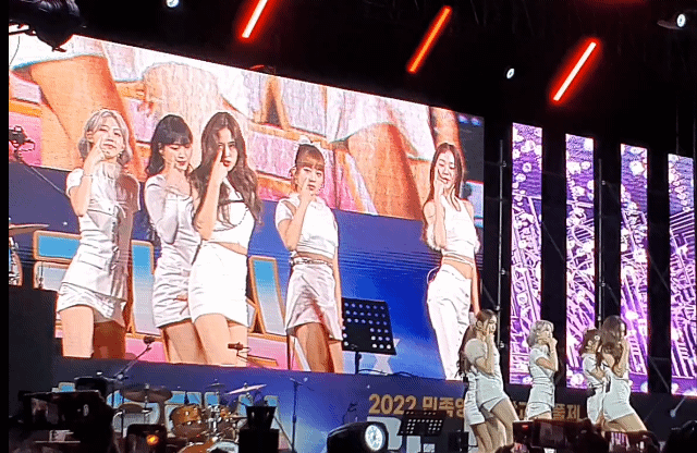 [잡담] 내가 뭐같이 찍어버렸지만 안유진 전광판...ㄹㅈㄷ 이쁘다 | 인스티즈